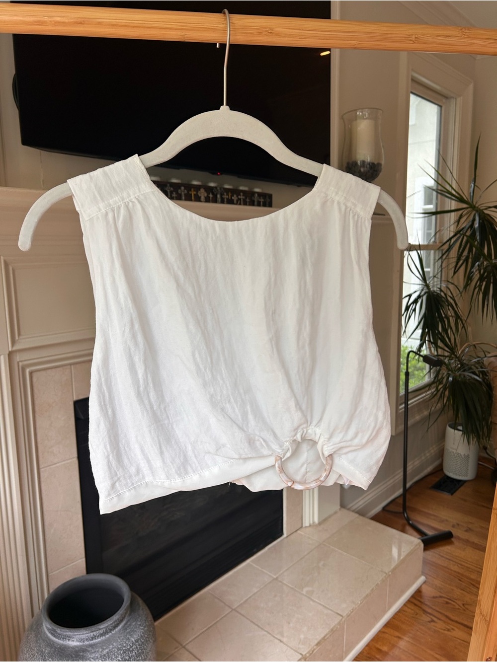 *can’t ship until 05/16* DO+BE White Sleeveless Ring-Front Crop Top